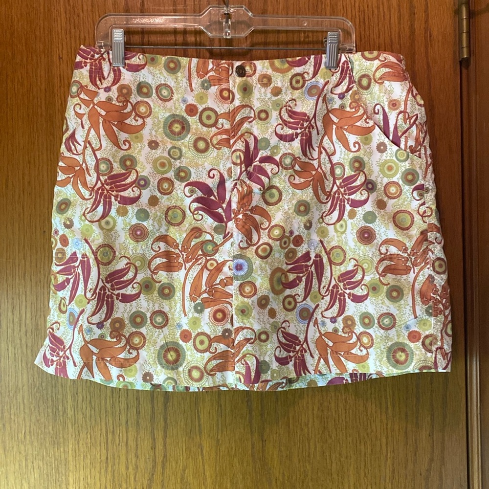 Women’s skirt, size 14 flower print, lightly stretchy
